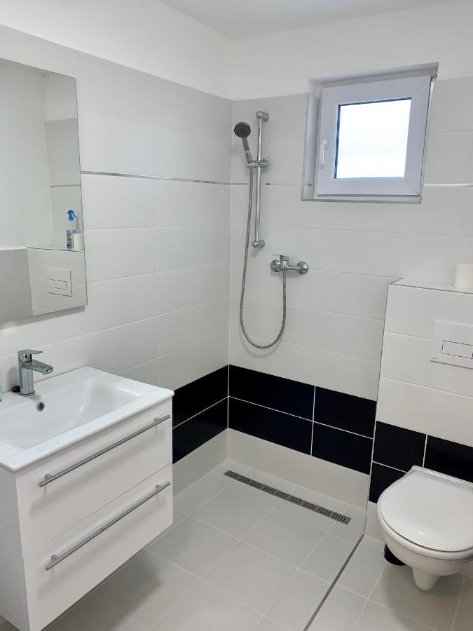 Var-Lak Apartman إغير المظهر الخارجي الصورة